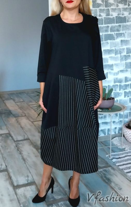 Рокля с брошка цвете с джобове