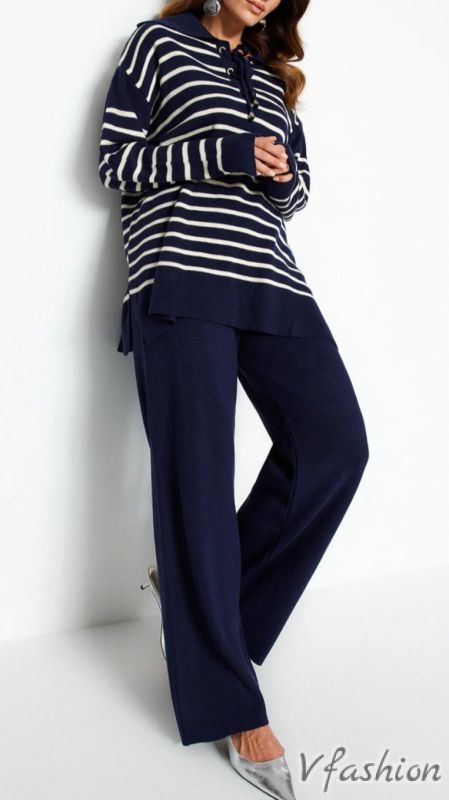 Комплект панталон и пуловер - плетиво