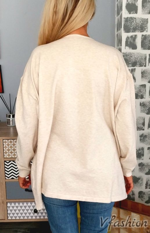 Пуловер с бродирани цветя - светлобежов