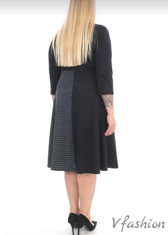 Елегантна рокля с акцент пепит