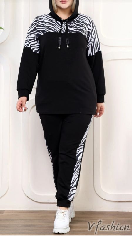 Спортен комплект със зеброви акценти