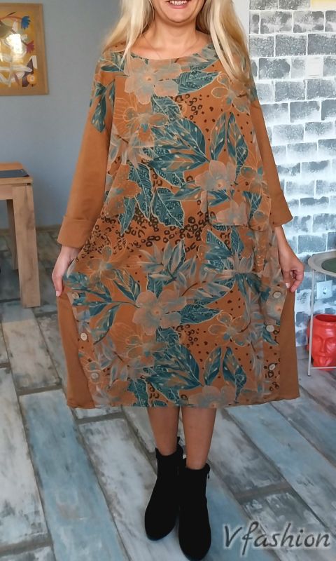 Джинсова рокля с цветен принт - карамел