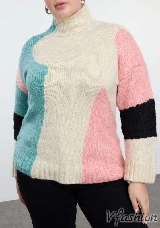 Шарен пуловер с висока яка