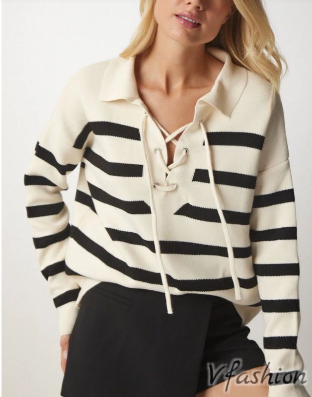 Пуловер на райе с връзки