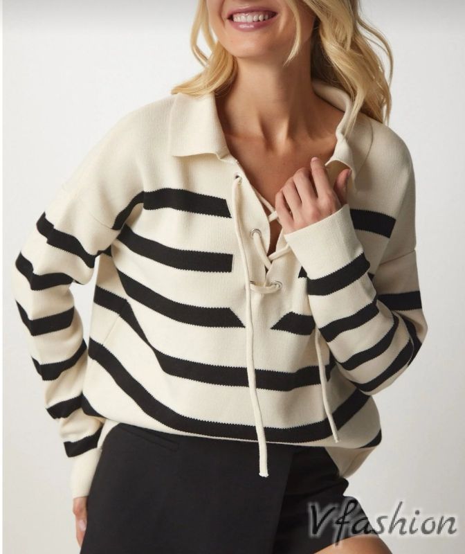 Пуловер на райе с връзки