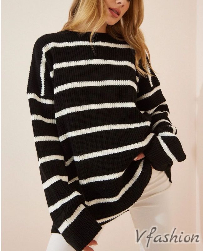 Пуловер на райе - черно и бяло