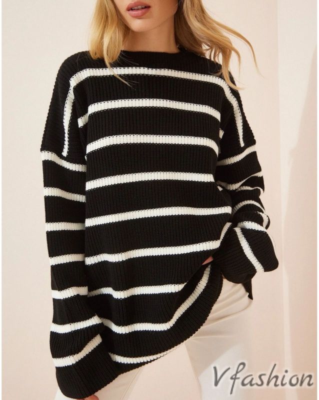 Пуловер на райе - черно и бяло