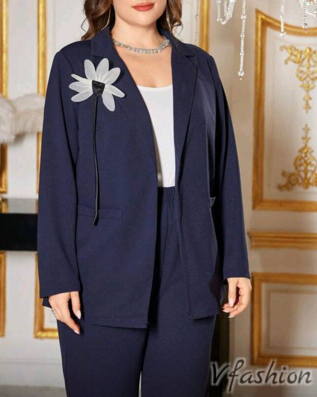 Комплект панталон и сако с цвете