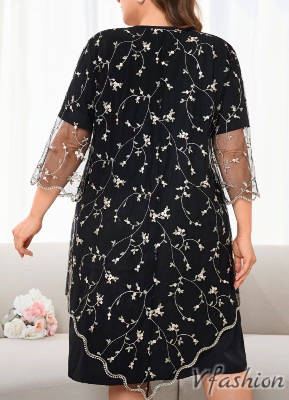 Елегантна рокля с дантела на цветчета