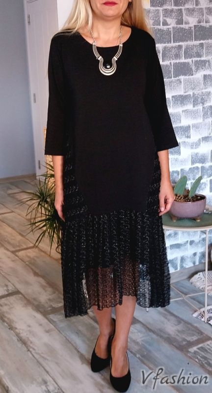 Елегантна рокля с блестящи акценти