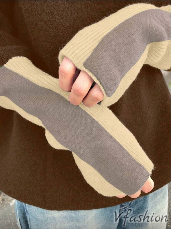 Пуловер с акценти