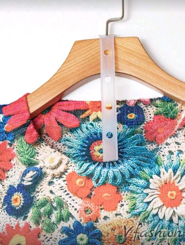 Пуловер с принт цветя