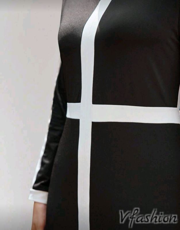 Права рокля в черно и бяло