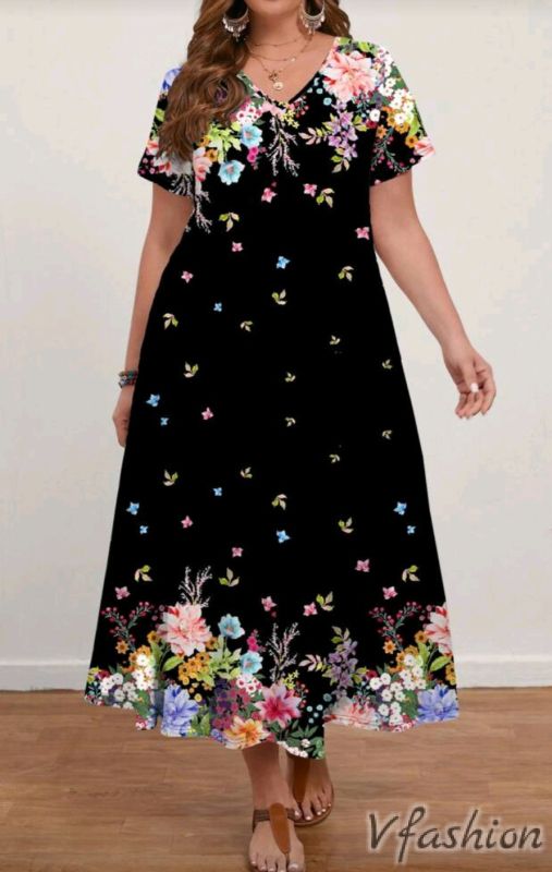 Дълга рокля с флорални мотиви