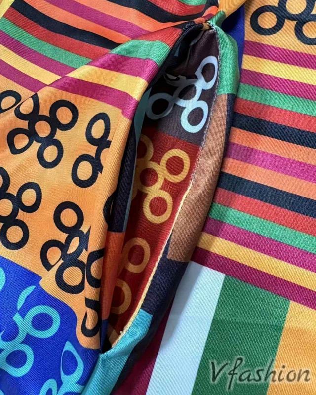 Еластична рокля с джобове